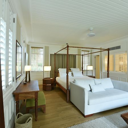 Heritage Le Telfair Golf&Wellness Resort Bel Ombre Exterior foto A room at the hotel