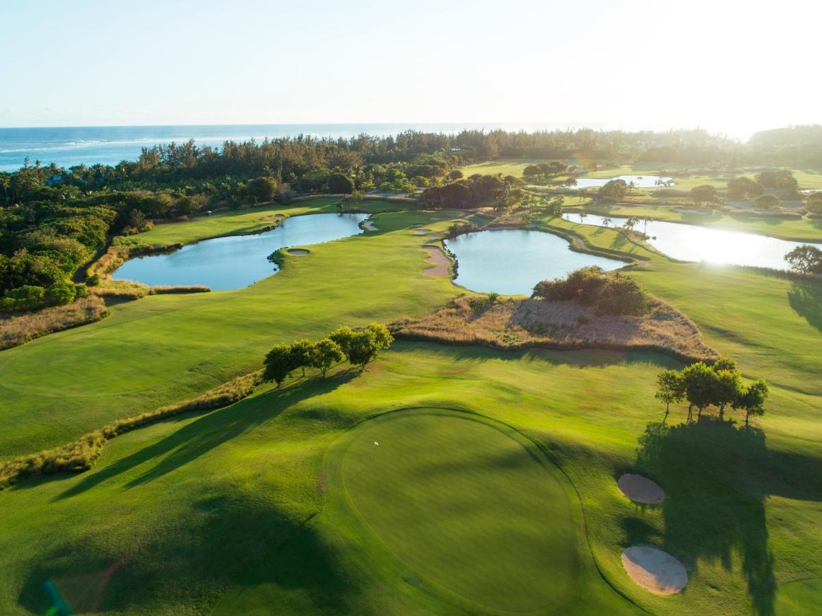 Heritage Le Telfair Golf&Wellness Resort Bel Ombre Exterior foto Aerial view of the 18th hole at the Ocean Course