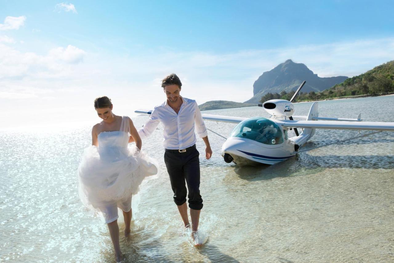 Heritage Le Telfair Golf&Wellness Resort Bel Ombre Exterior foto A Diamond DA40 amphibious aircraft