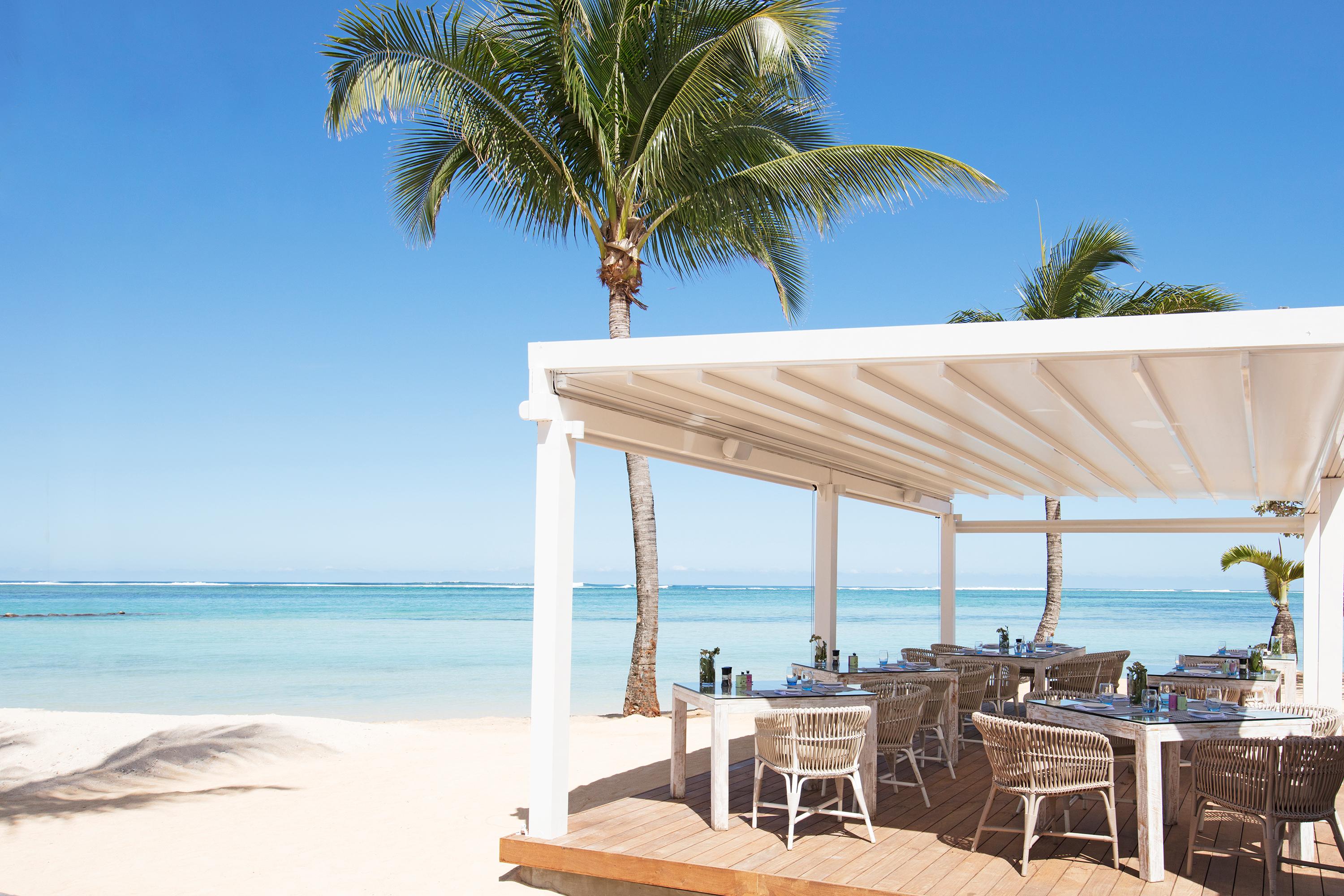 Heritage Le Telfair Golf&Wellness Resort Bel Ombre Exterior foto Beachfront dining at Atlantis Paradise Island